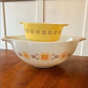 Vintage Pyrex Town & Country Patterned Yellow & White Mixing Bowls 60's 70's